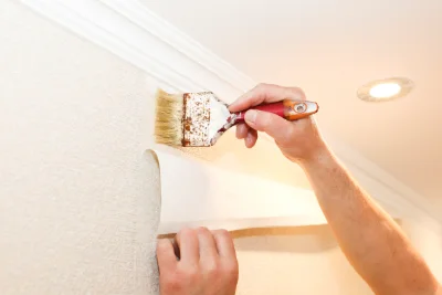 Pose de papier peint aux Roches-l'Évêque — revêtements muraux et toiles de verre